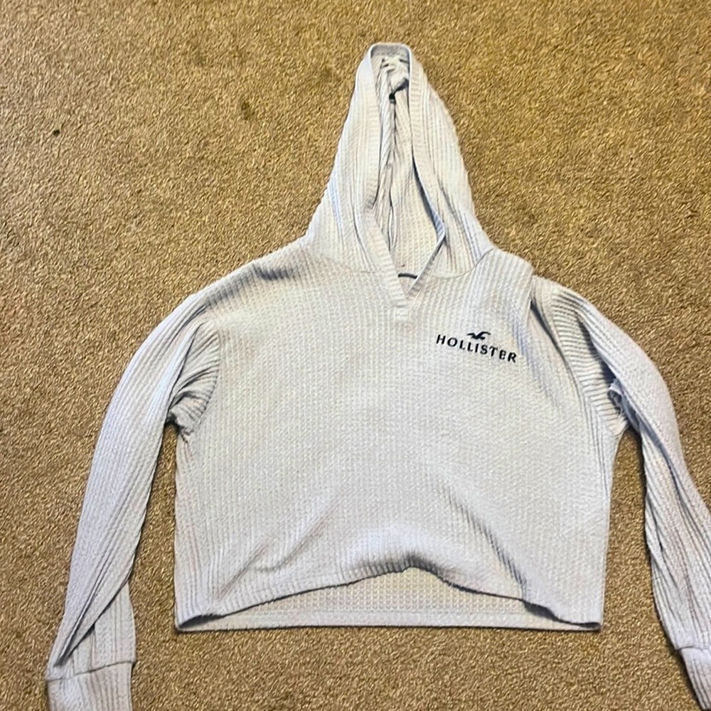 long sleeve cropped hollister sweater in the color lavender